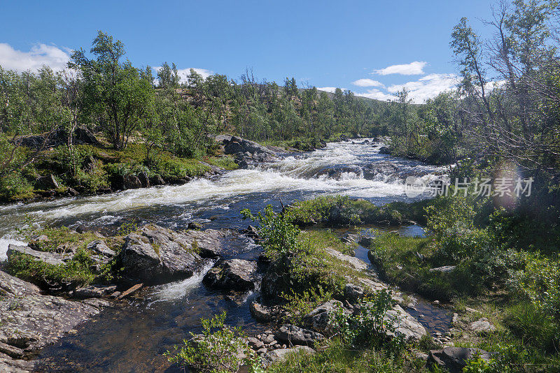 Kverbekken河位于挪威靠近Hjerkin的Dovrefjell国家公园，是Driva河的一条支流。从奥斯陆到特隆赫姆的朝圣路线上，Gamle Kongevegen在St. Olavsweg。